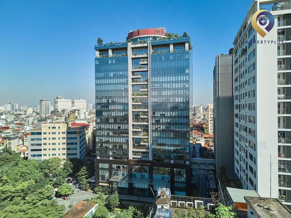 Toàn cảnh tòa nhà Peakview Tower nhìn từ trên cao tại quận Đống Đa, Hà Nội